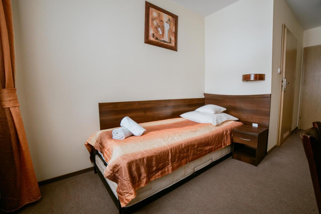 Hotel Domino Niemodlin المظهر الخارجي الصورة