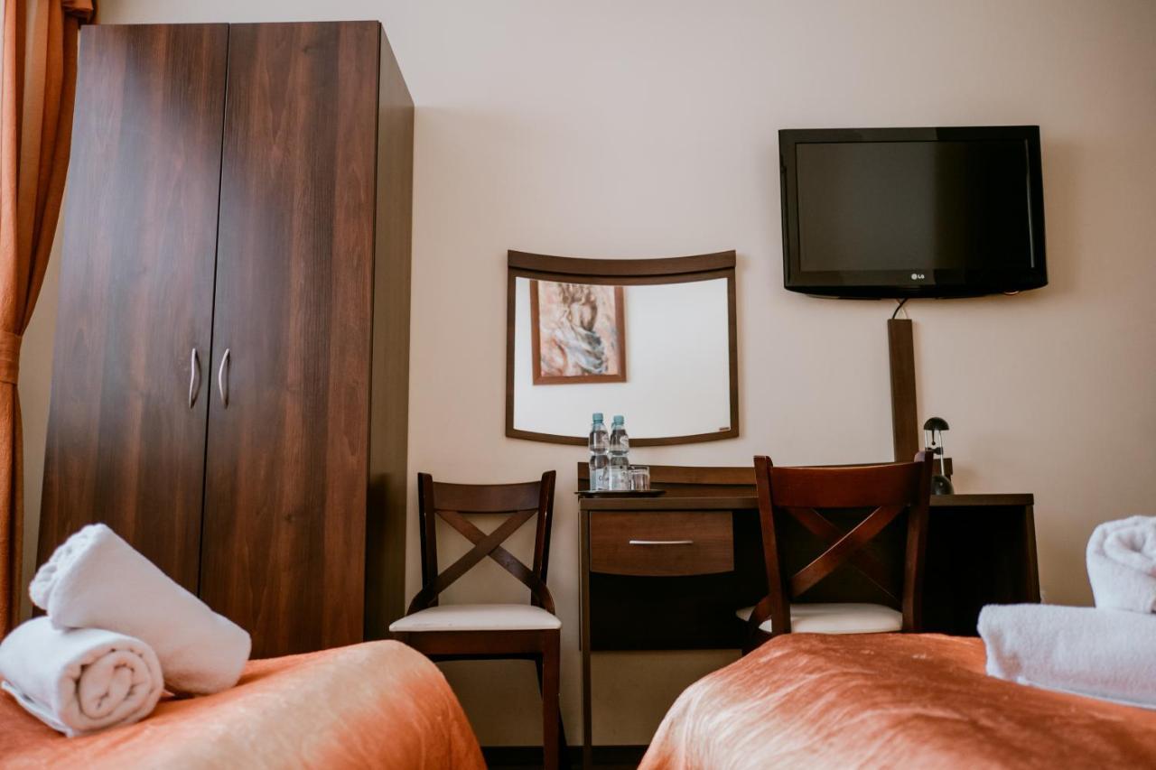 Hotel Domino Niemodlin المظهر الخارجي الصورة
